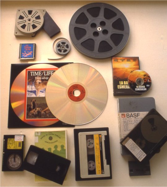 Fotografia 5. Materials adiovisuals. Bobines de pel·lícula. Diversos formats de vídeo. Disc làser. DVD