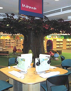 Panoràmica de l'interior de la Woodlands Regional Library
