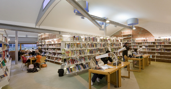 Biblioteca Enric Miralles de Palafolls. . Font: Fotografia d'Oscar Ferrer, cedida per la Diputació de Barcelona