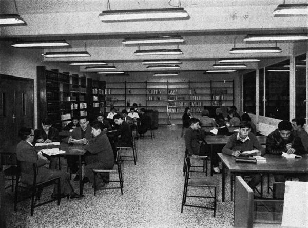Sala de lectura de la Biblioteca de Mollet del  Vallès (1964) (Anuario..., 1964–1965, p. 300–301)