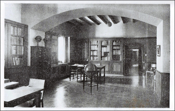 Figura 4. Antiga sala Toda a la Biblioteca de Catalunya amb la col·lecció Bibliografia Espanyola d'Itàlia(Fontanals; Losantos, 2007)
