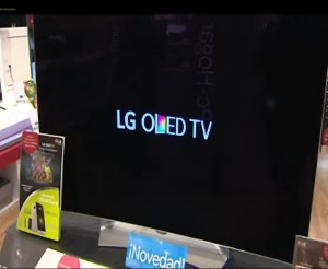 Comparativa de descripció automàtica i descripció manual amb informació que no es pugui inferir directament de la imatge