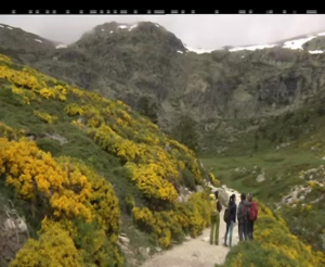 Comparativa de descripció automàtica i descripció manual. Exemple d'imatge que incorpora informació de context obtinguda del programa